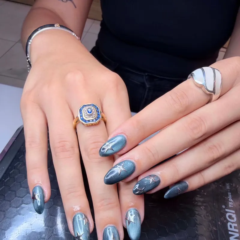 Modern Micro-French Contrast - Da Nang Nail Art