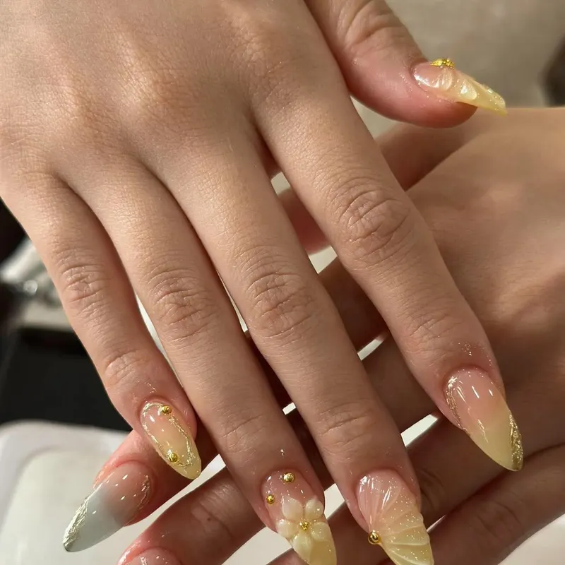 Celestial Chrome Stars - Da Nang Nail Art